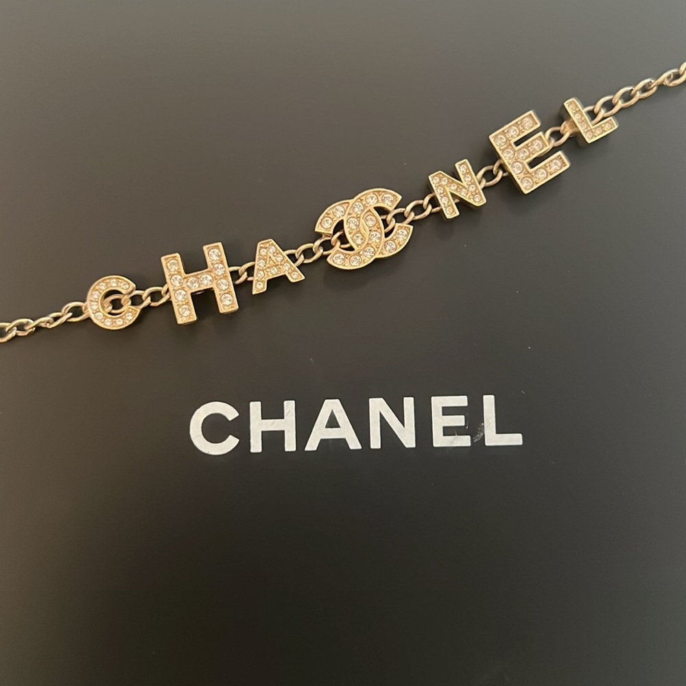 CHANEL Gold Necklace Spelled out Chanel with CC logo in Crystal - Picture 5 of 7